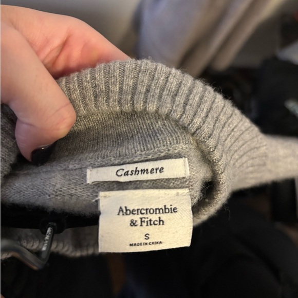 Abercrombie & Fitch 100% Cashmere Turtleneck in S - Picture 4 of 7